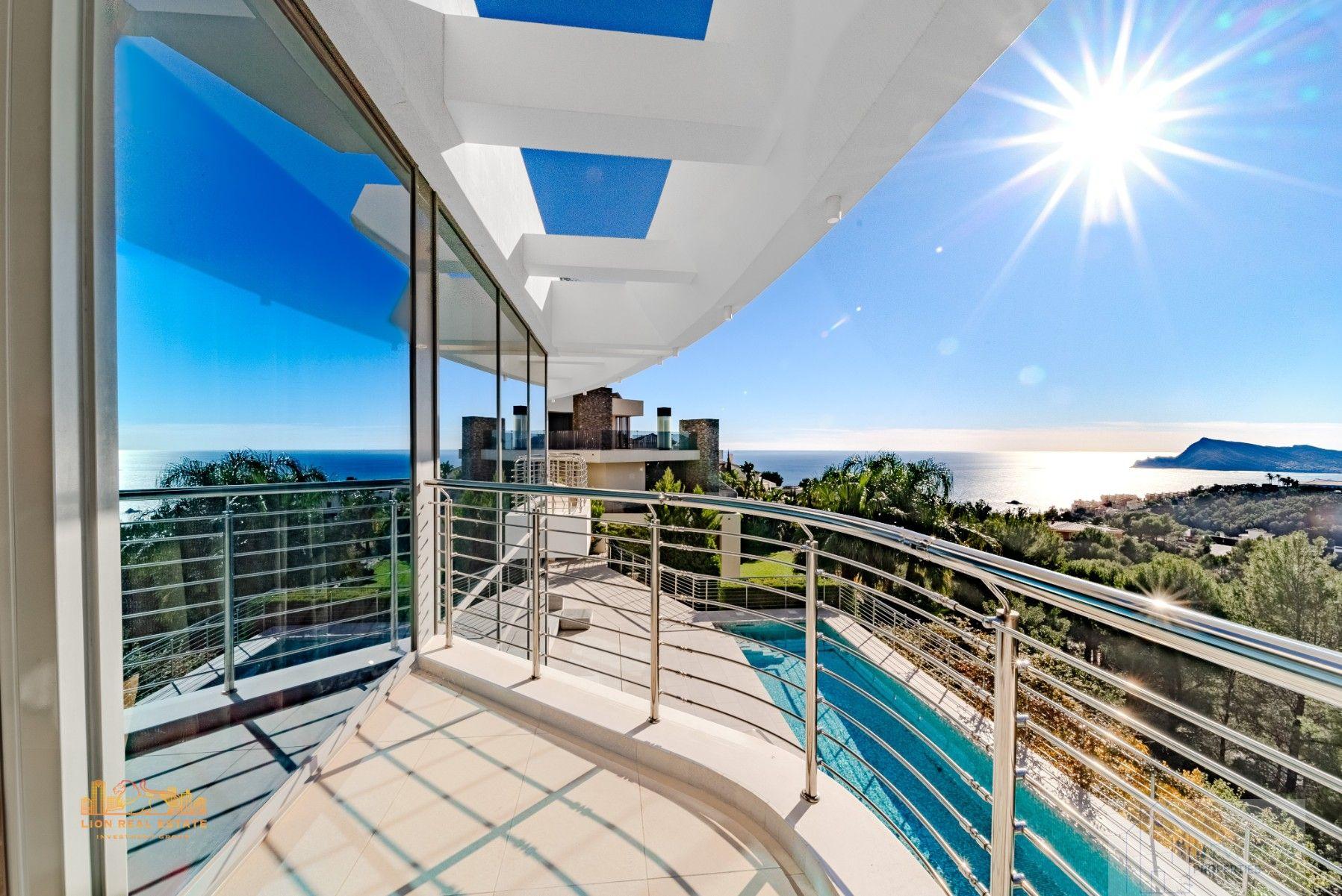 For sale of villa in Altea