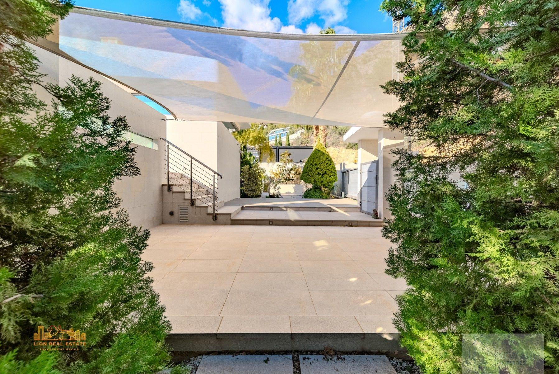 For sale of villa in Altea