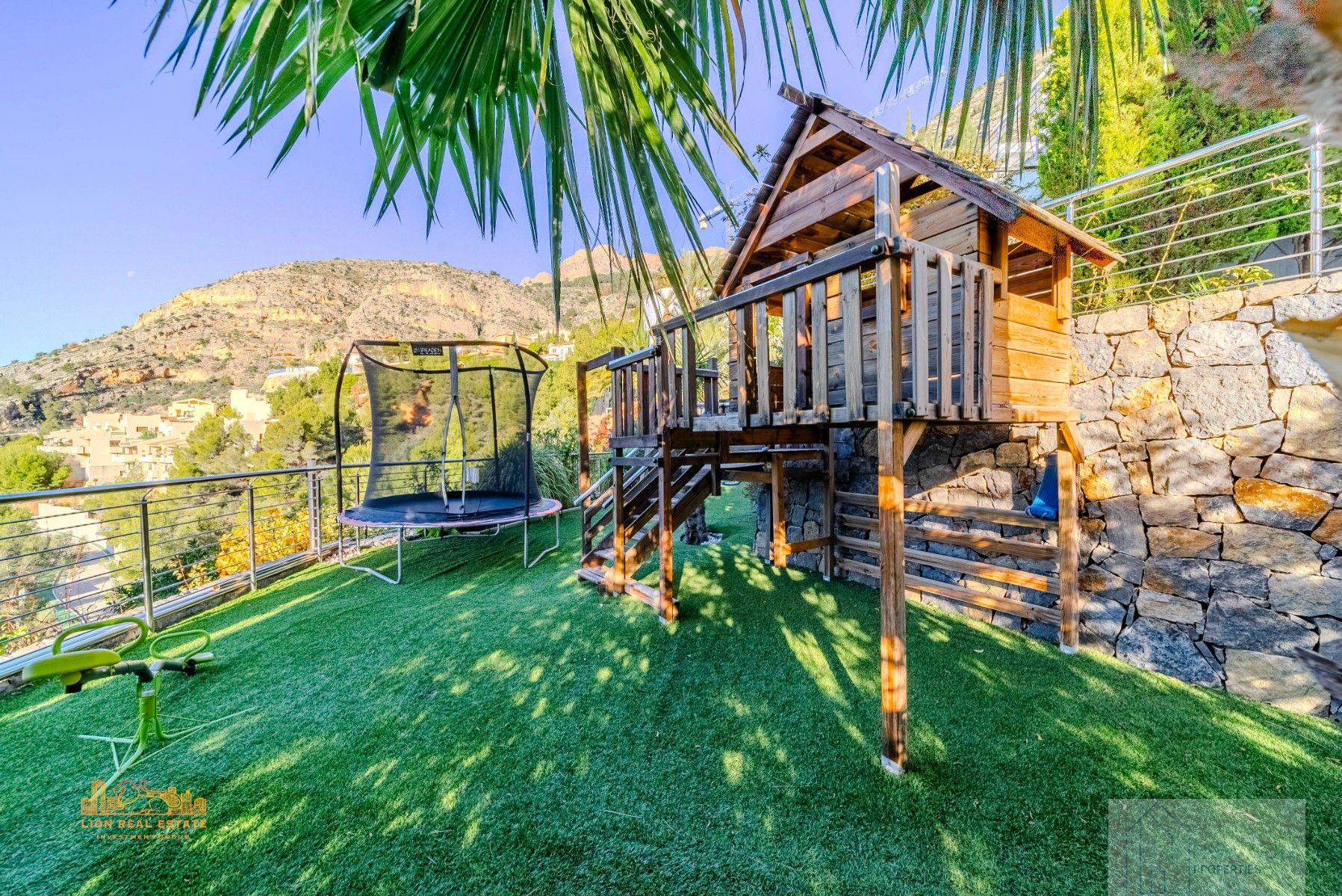 For sale of villa in Altea