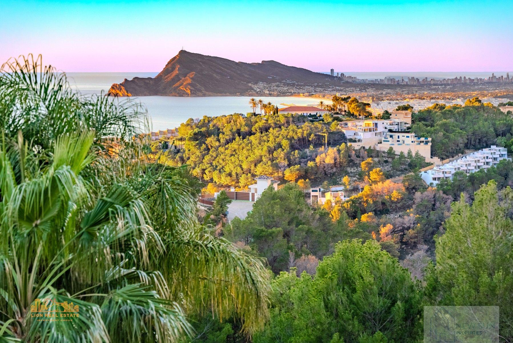 For sale of villa in Altea