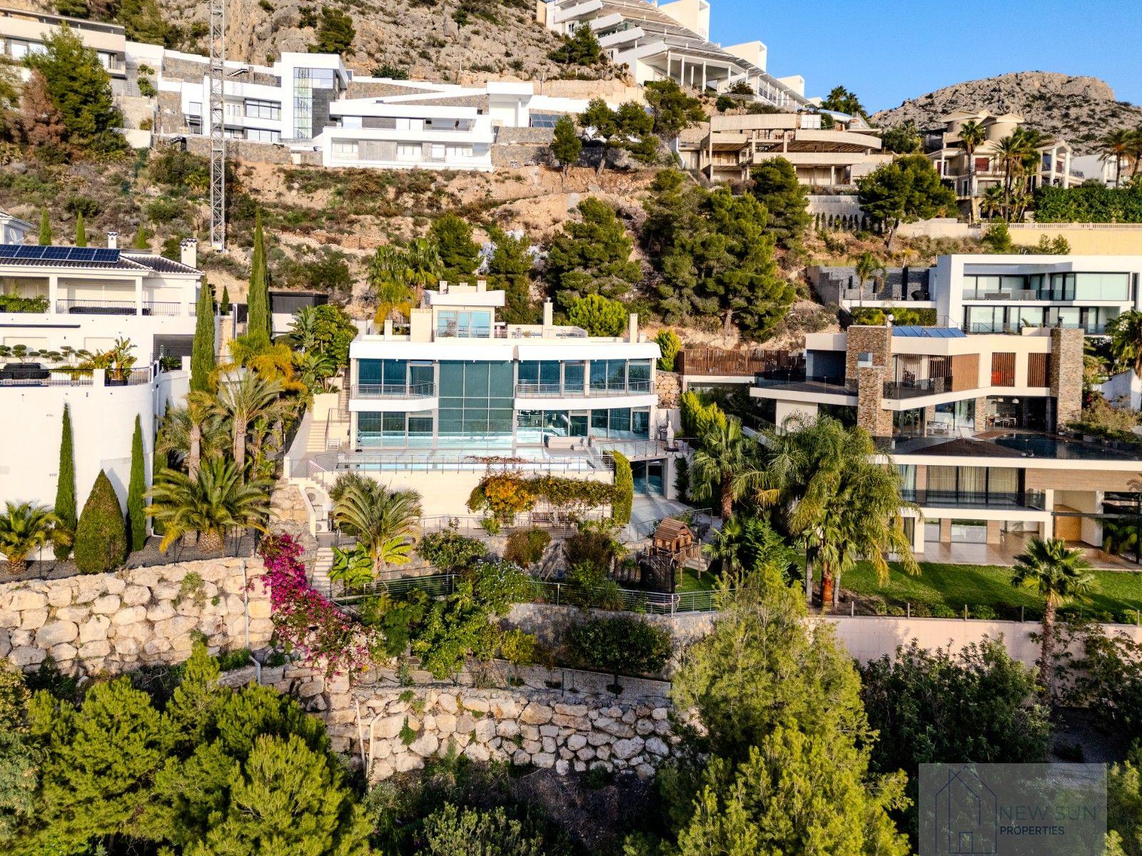 For sale of villa in Altea