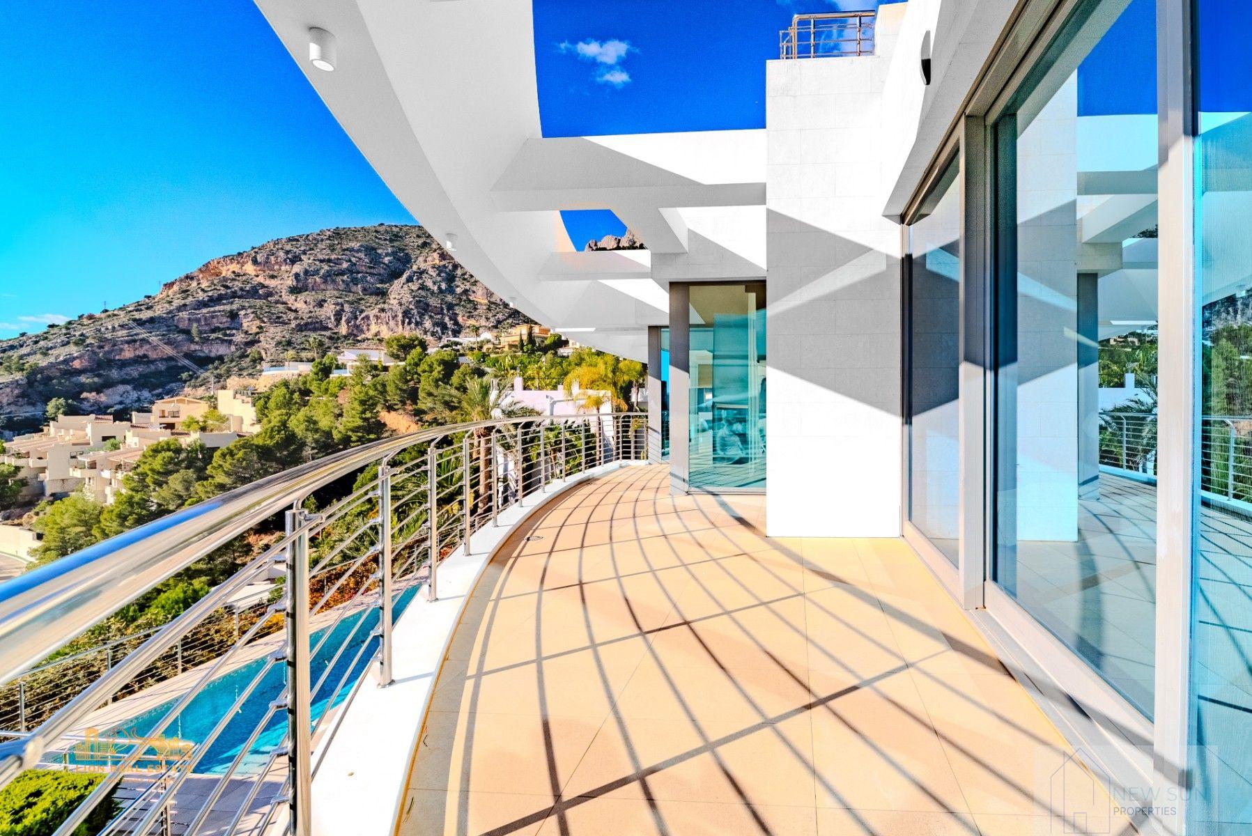 For sale of villa in Altea