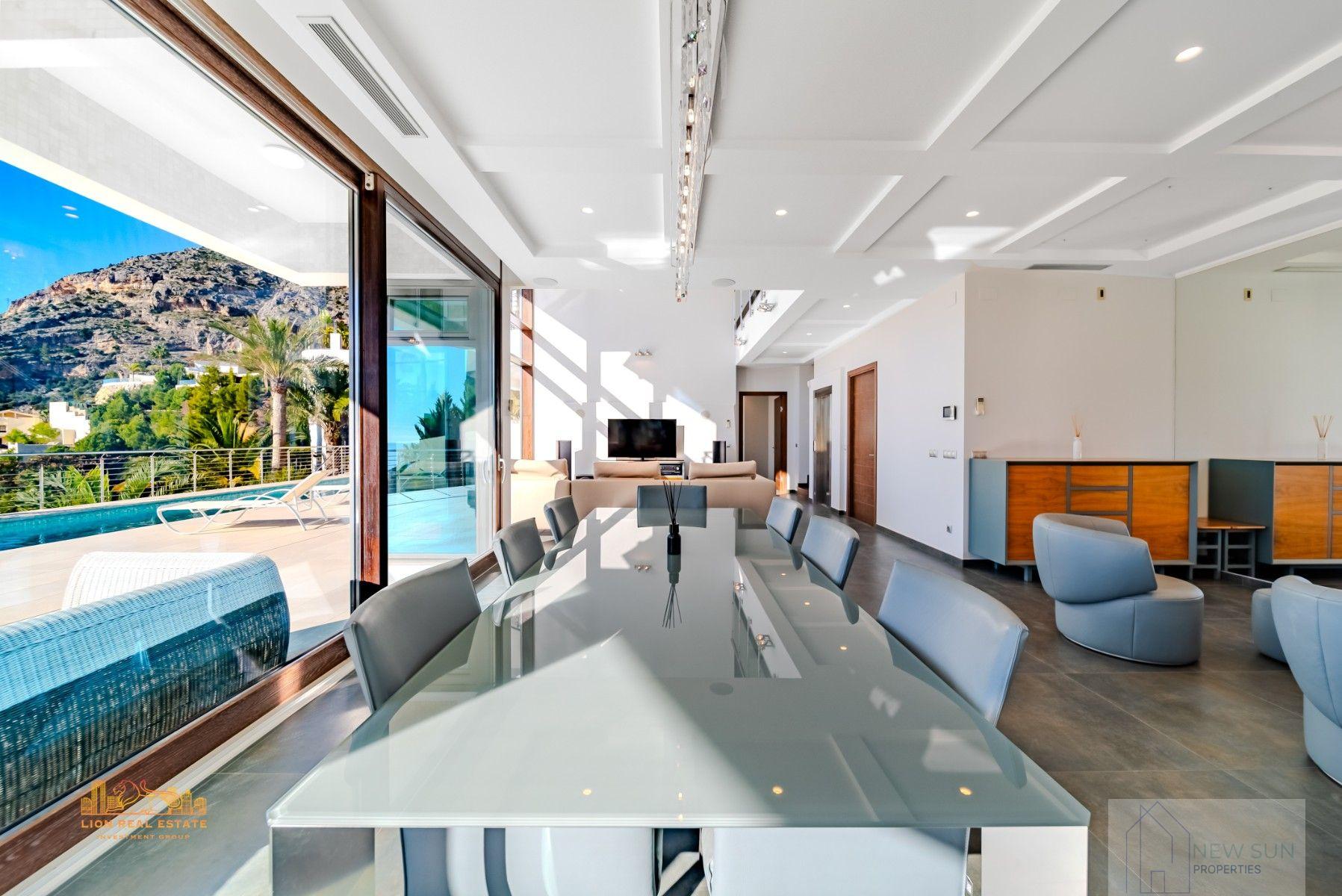 For sale of villa in Altea