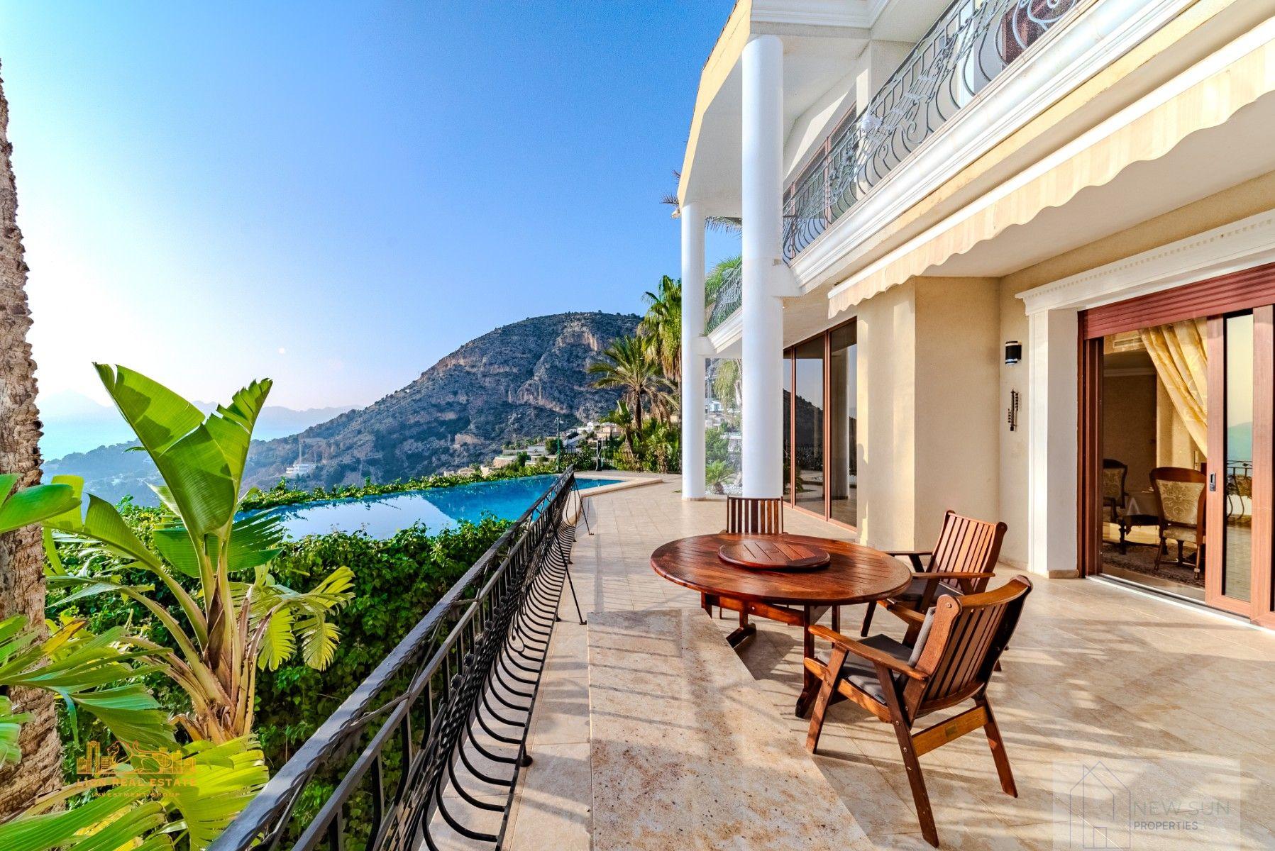 For sale of villa in Altea