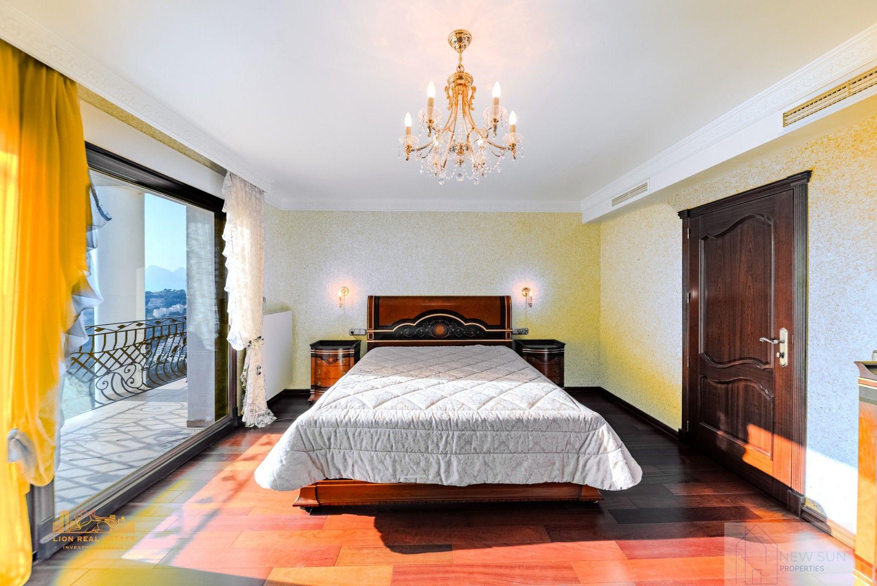 For sale of villa in Altea