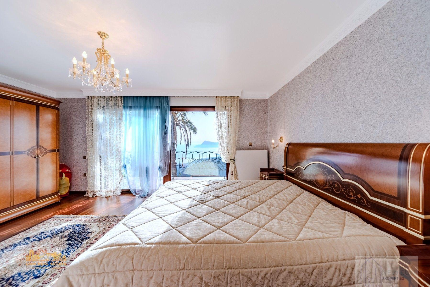 For sale of villa in Altea