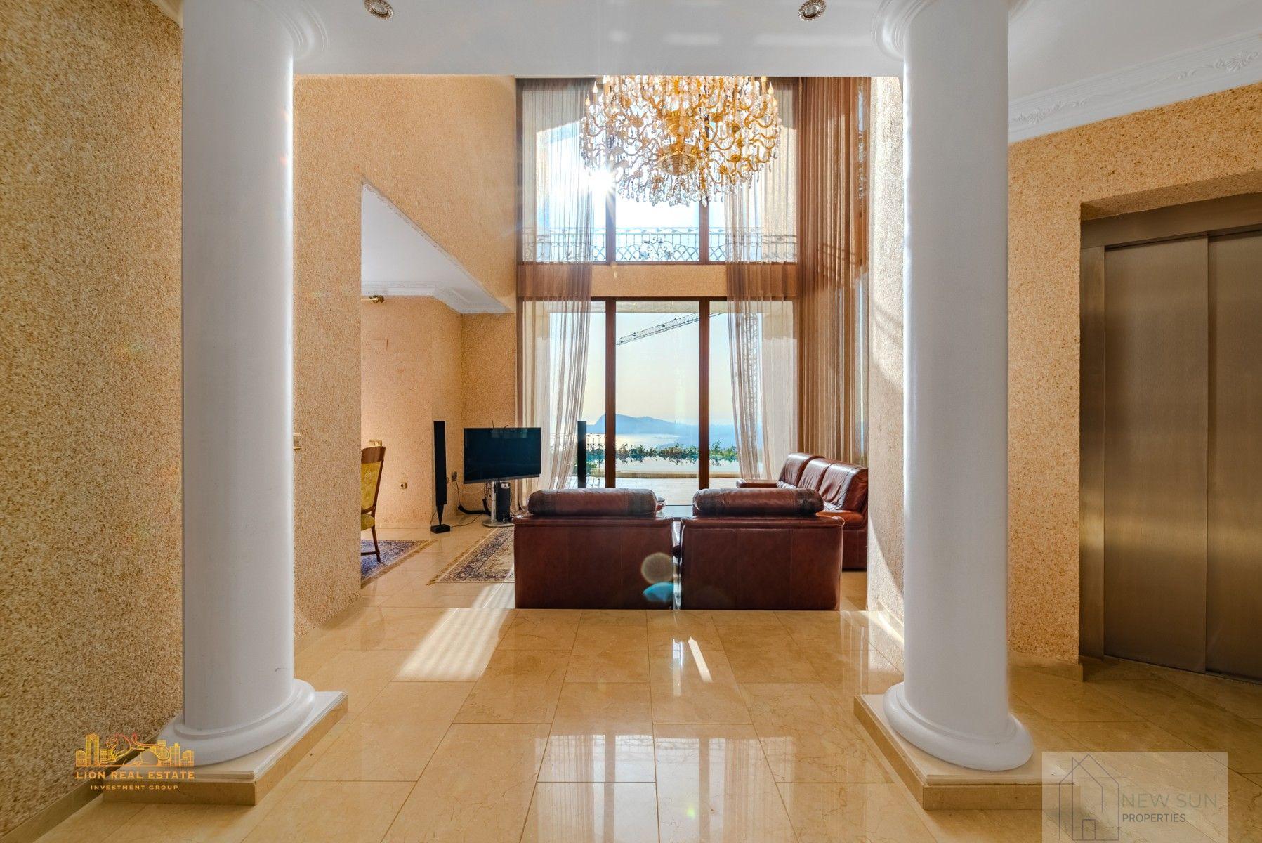 For sale of villa in Altea