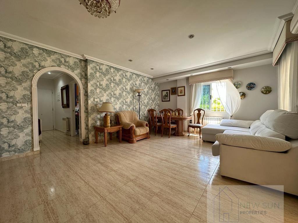 For sale of chalet in Torrevieja