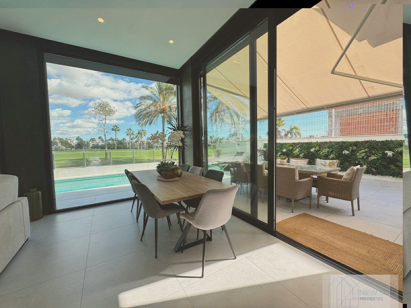 Venta de villa en Pilar de la Horadada