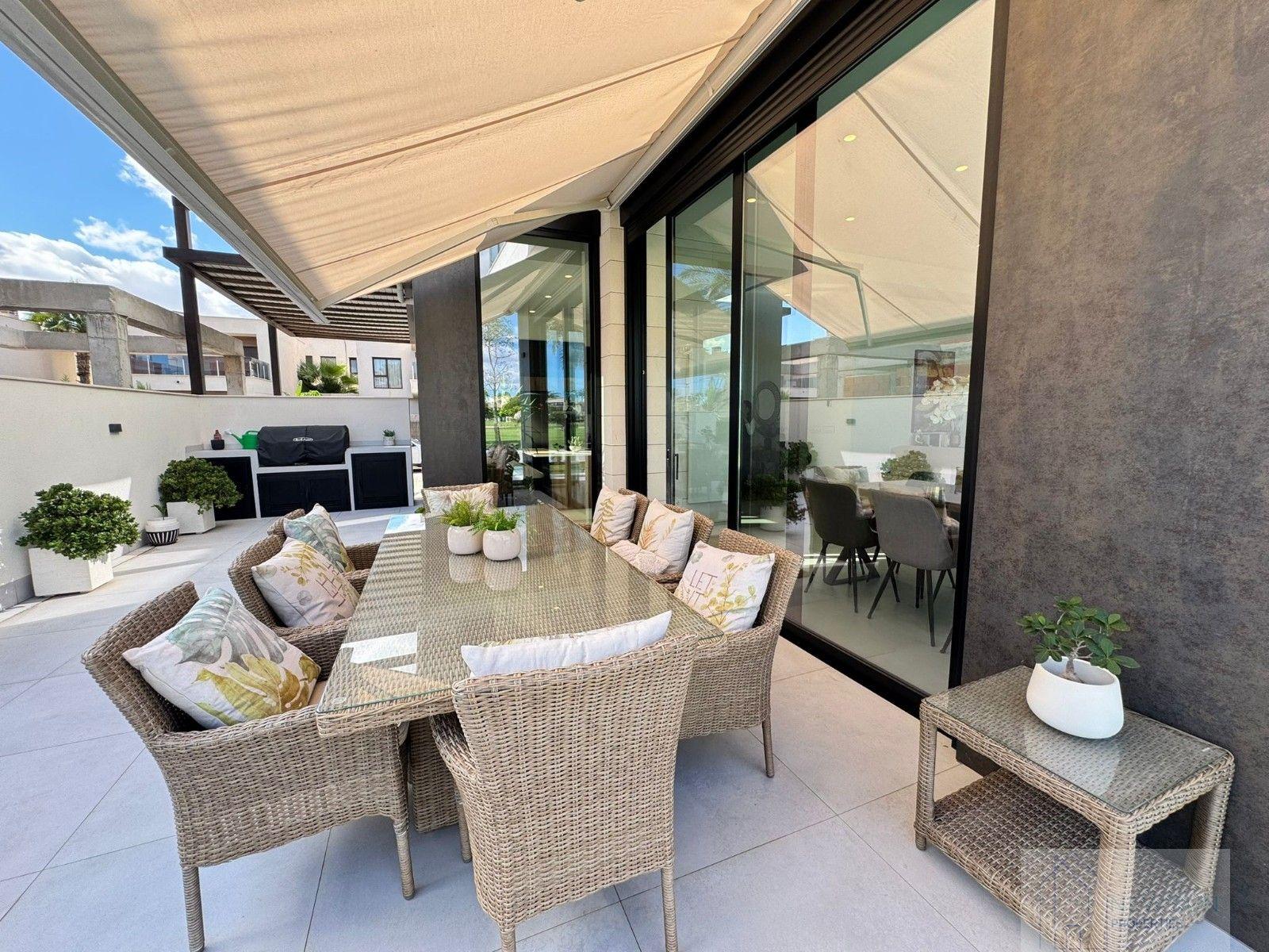 Venta de villa en Pilar de la Horadada