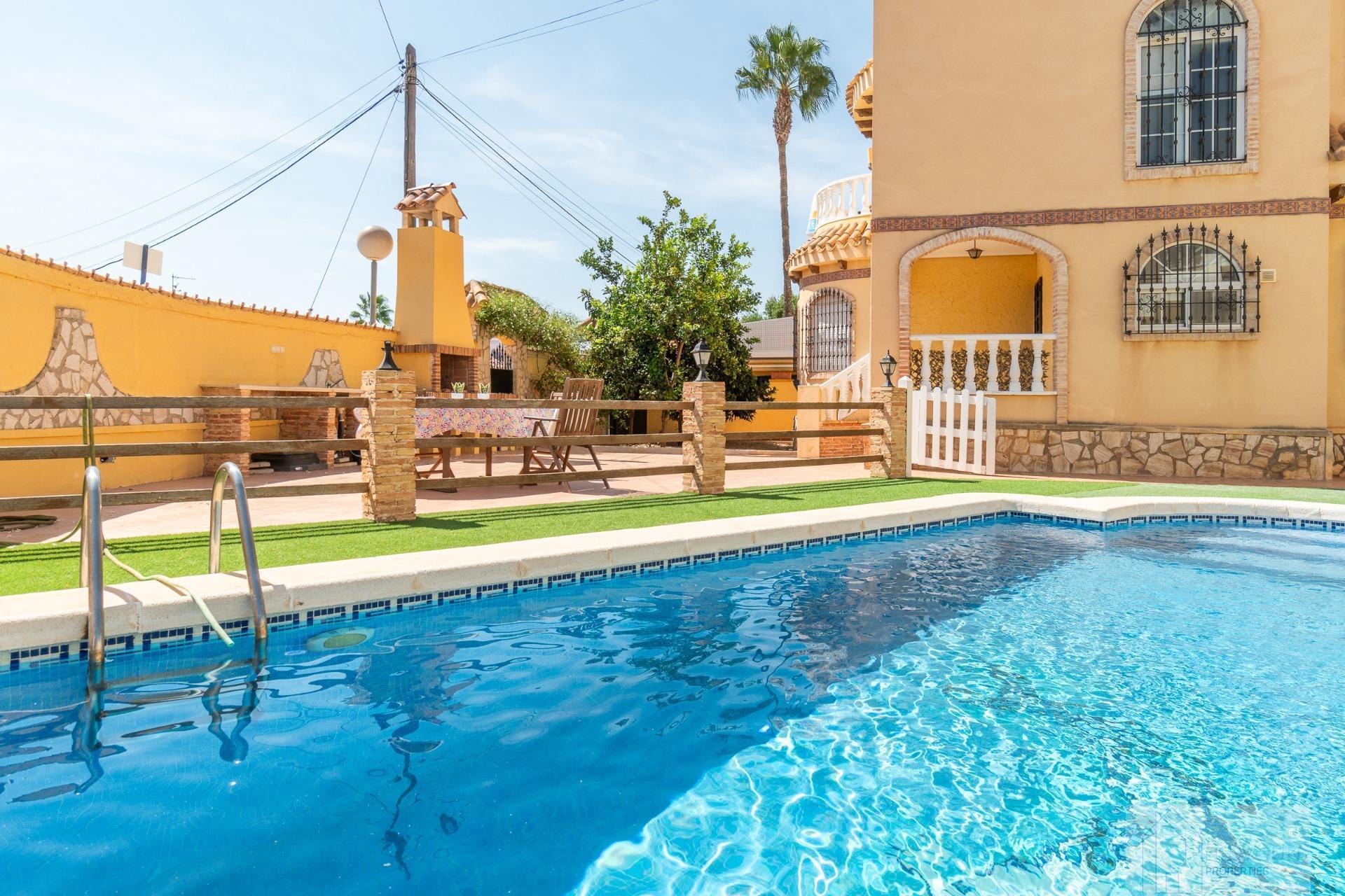 Venta de villa en Orihuela Costa