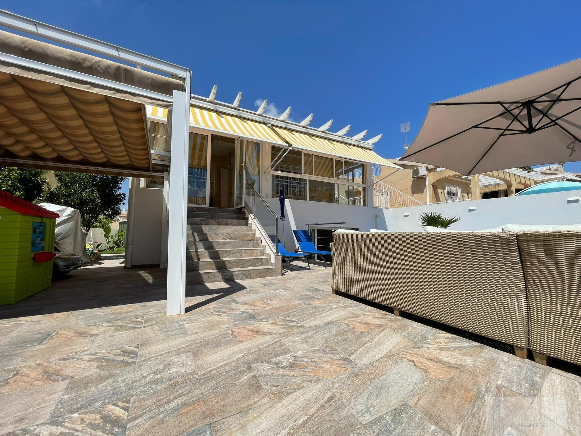 For sale of house in Orihuela Costa