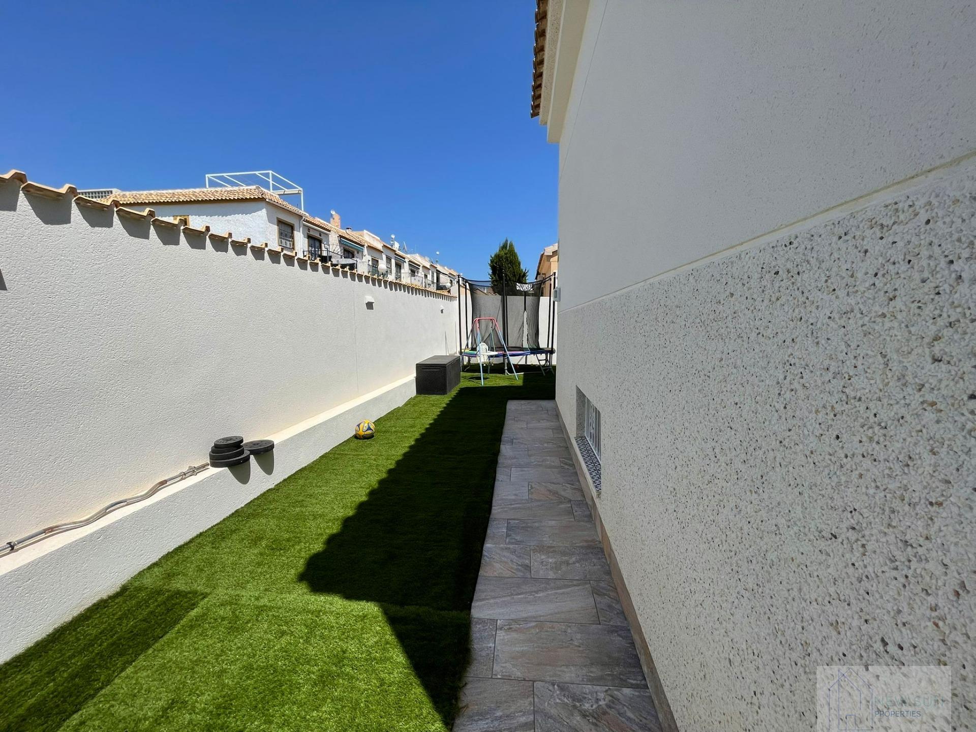 For sale of house in Orihuela Costa
