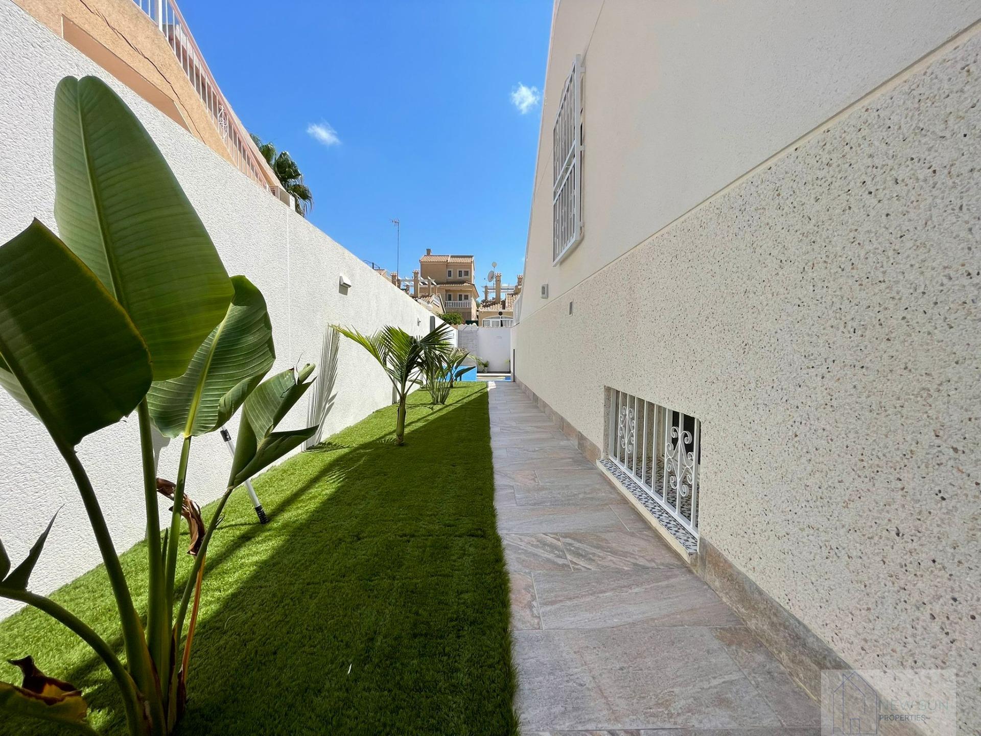 For sale of house in Orihuela Costa