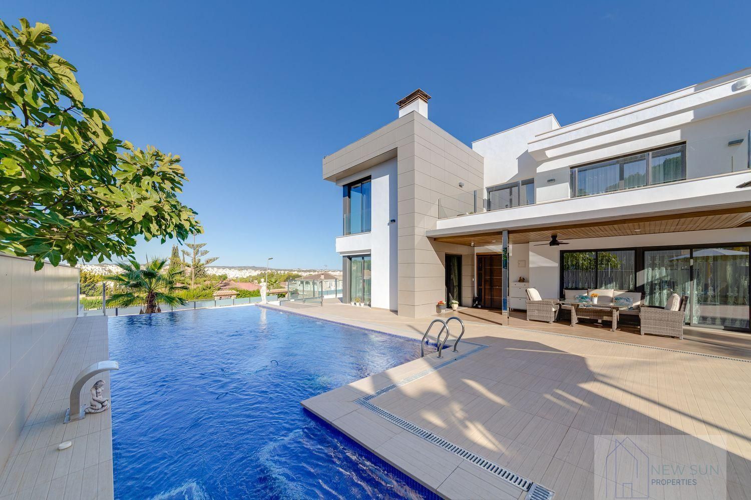 For sale of villa in Torrevieja