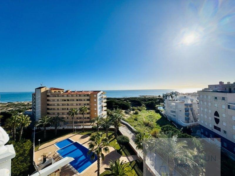 For sale of penthouse in Guardamar del Segura