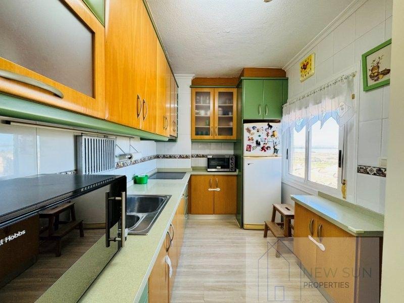 For sale of penthouse in Guardamar del Segura