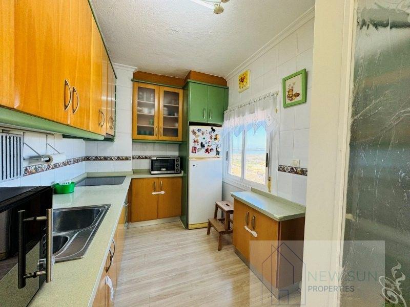 For sale of penthouse in Guardamar del Segura