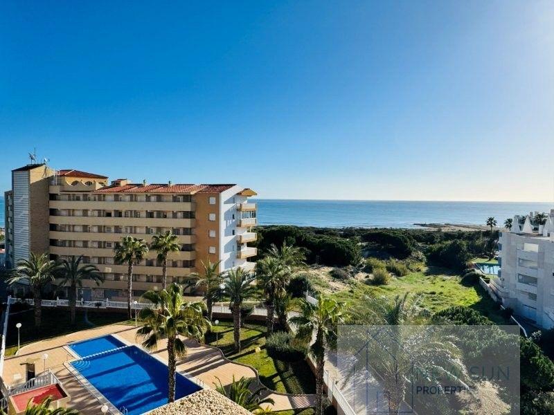 For sale of penthouse in Guardamar del Segura