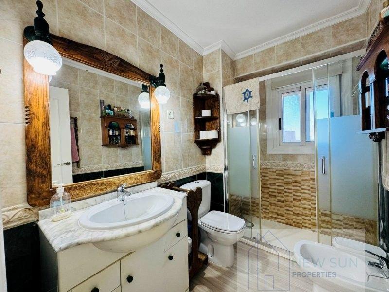 For sale of penthouse in Guardamar del Segura
