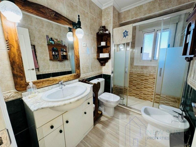 For sale of penthouse in Guardamar del Segura