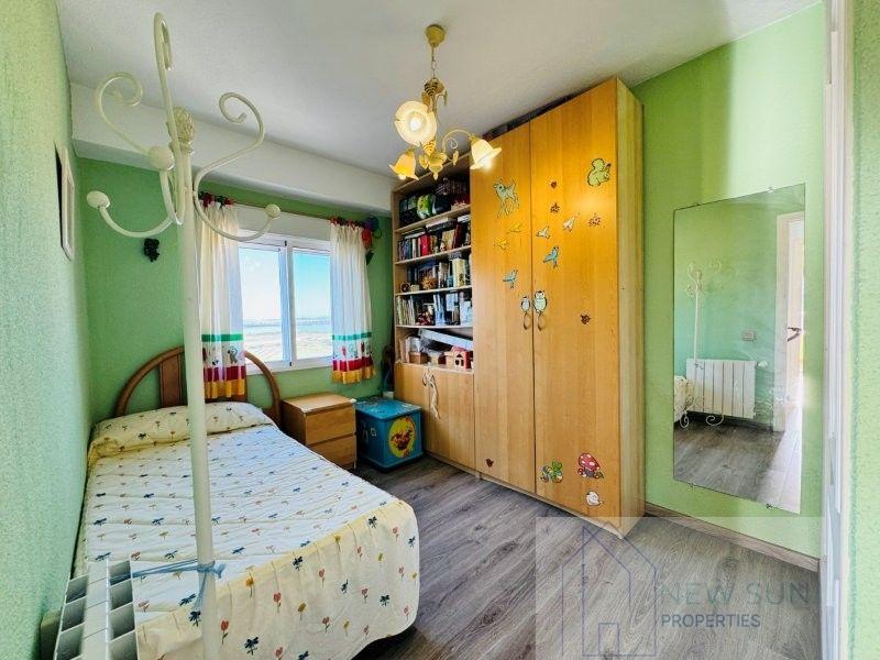 For sale of penthouse in Guardamar del Segura