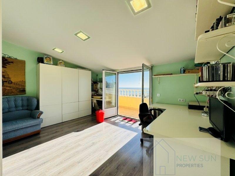 For sale of penthouse in Guardamar del Segura