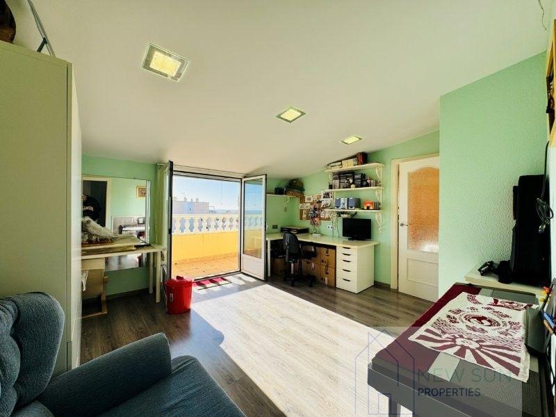 For sale of penthouse in Guardamar del Segura