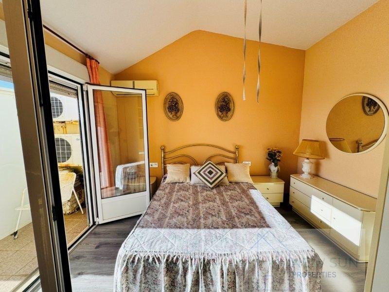 For sale of penthouse in Guardamar del Segura