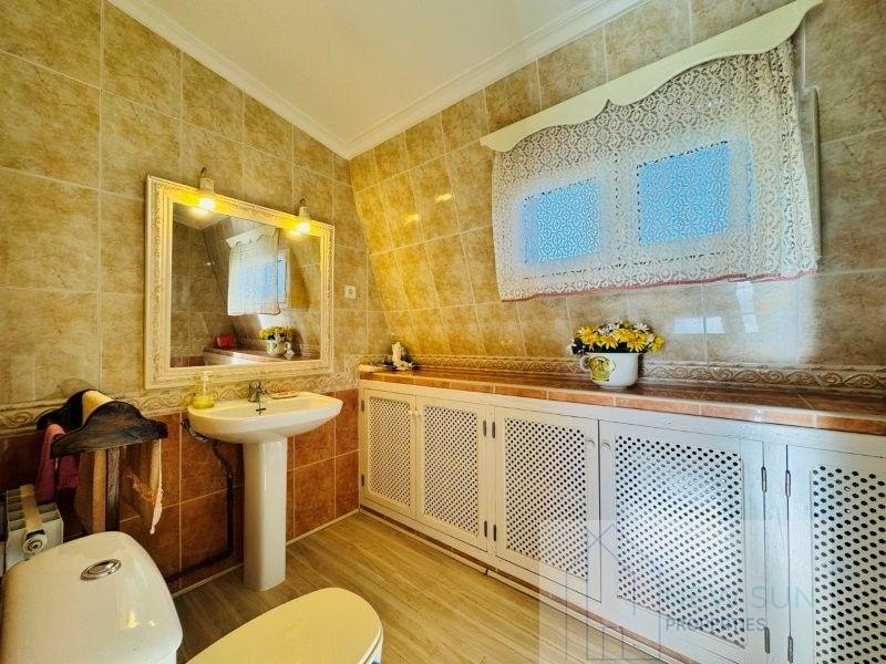 For sale of penthouse in Guardamar del Segura