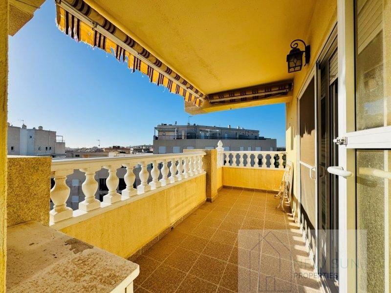 For sale of penthouse in Guardamar del Segura