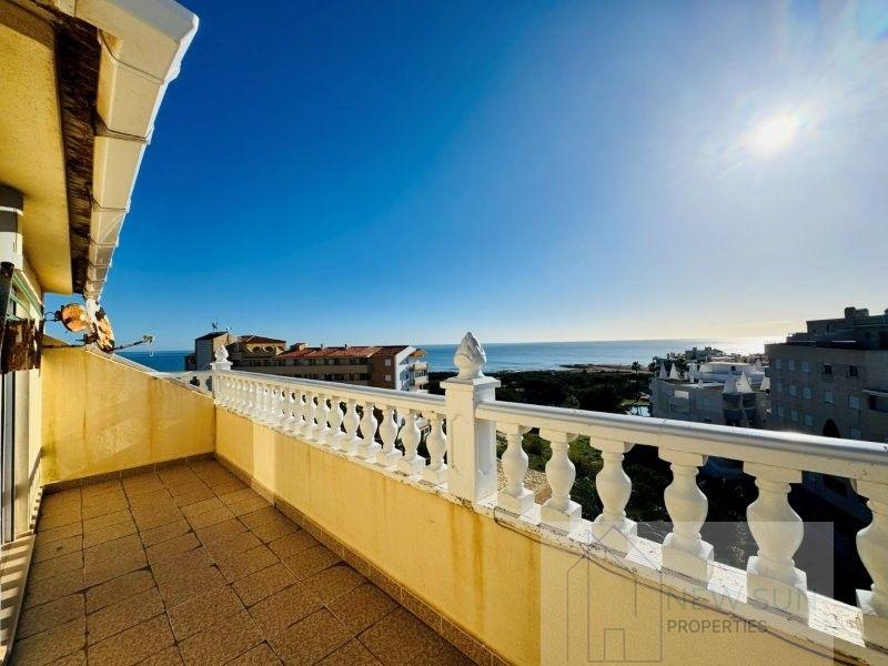 For sale of penthouse in Guardamar del Segura