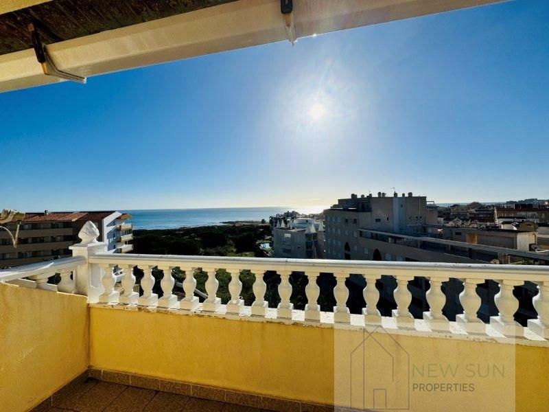 For sale of penthouse in Guardamar del Segura