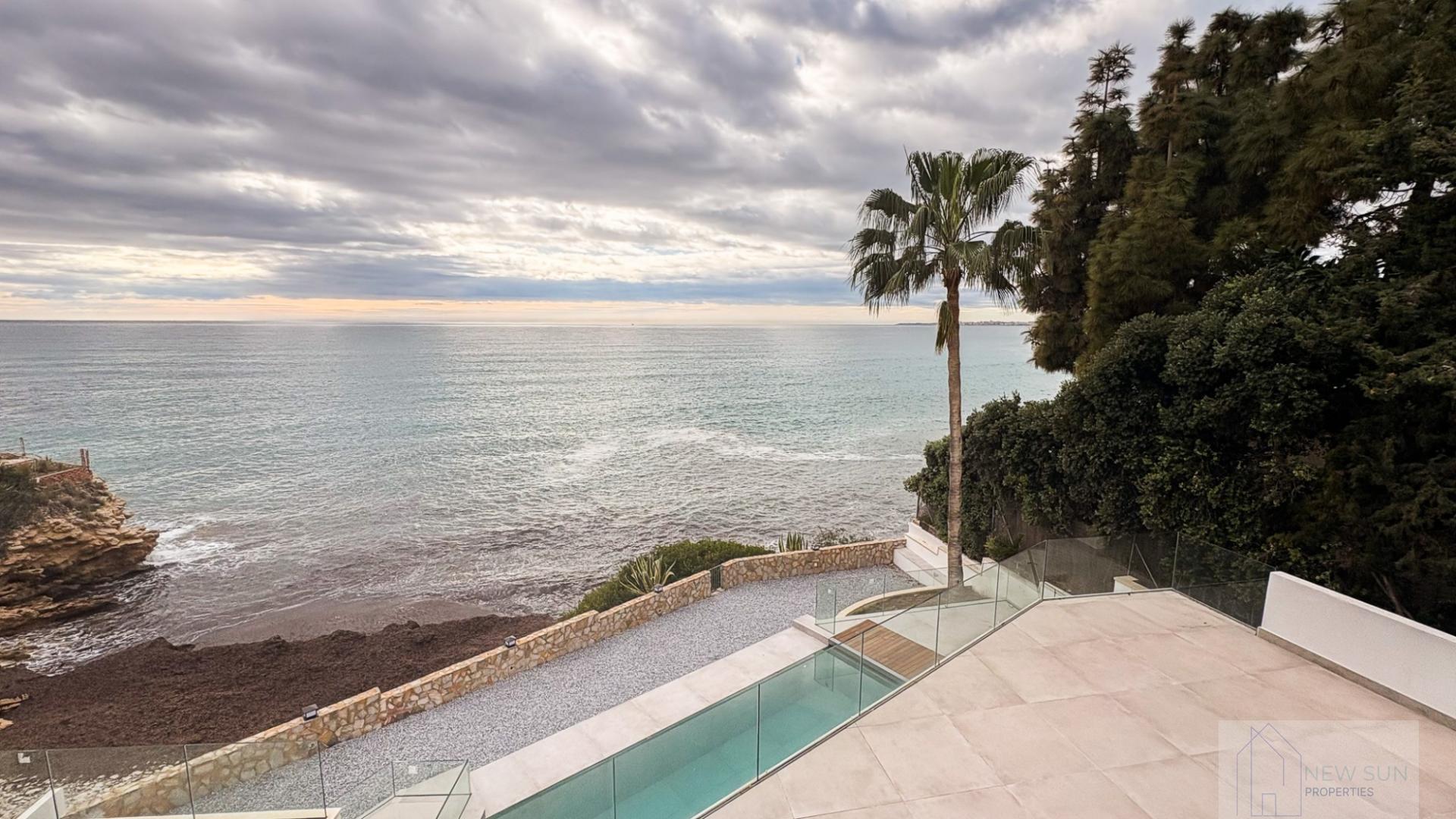 For sale of villa in El Campello