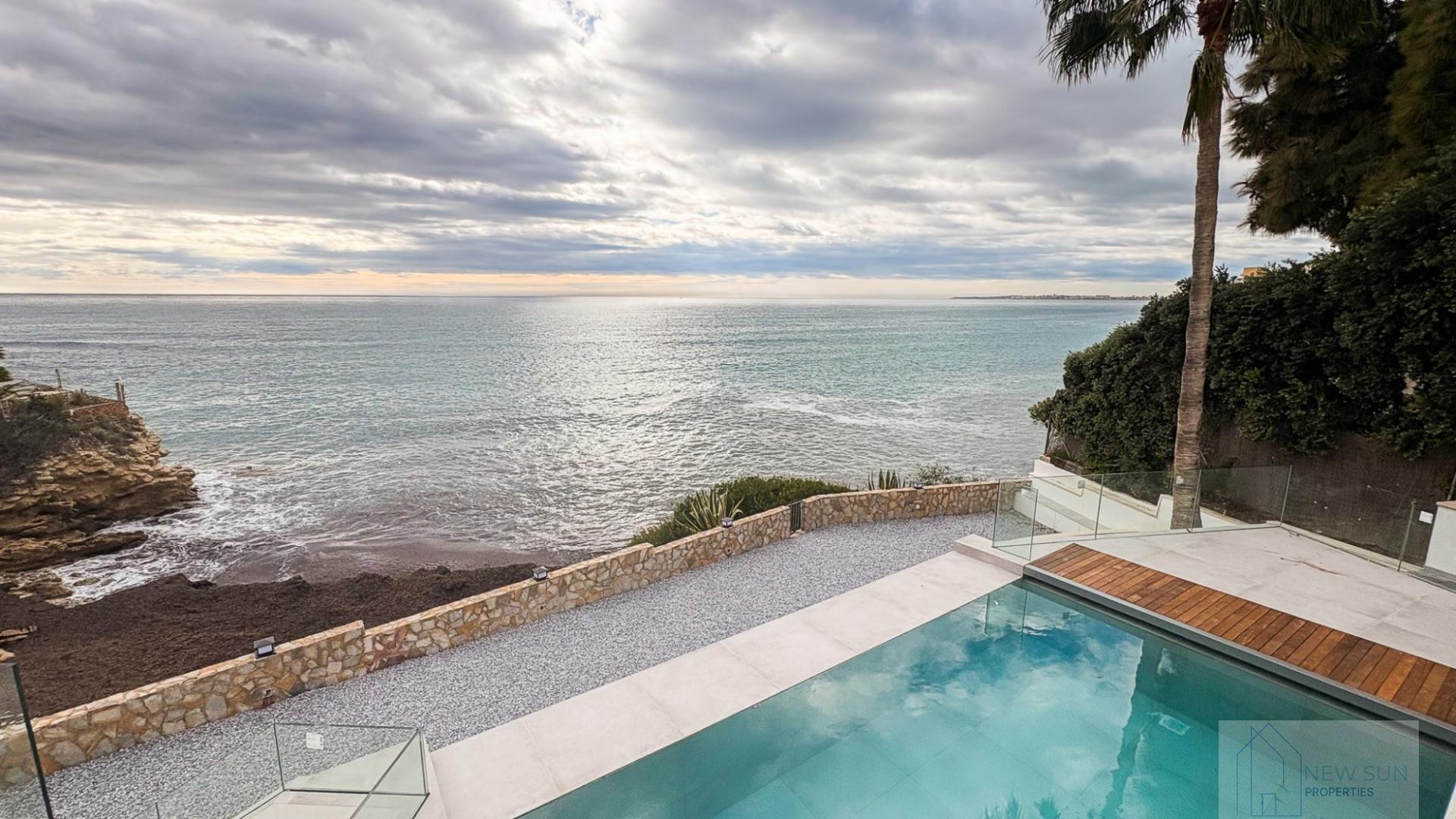 For sale of villa in El Campello