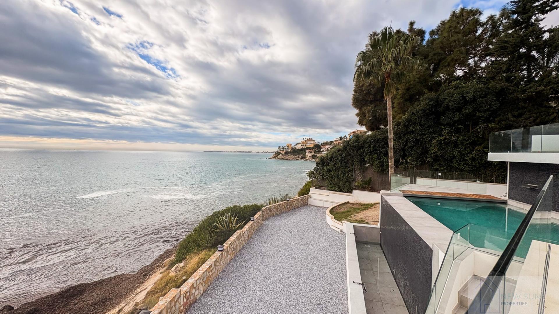 For sale of villa in El Campello