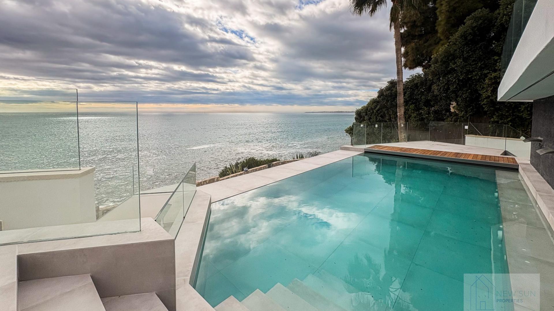 For sale of villa in El Campello