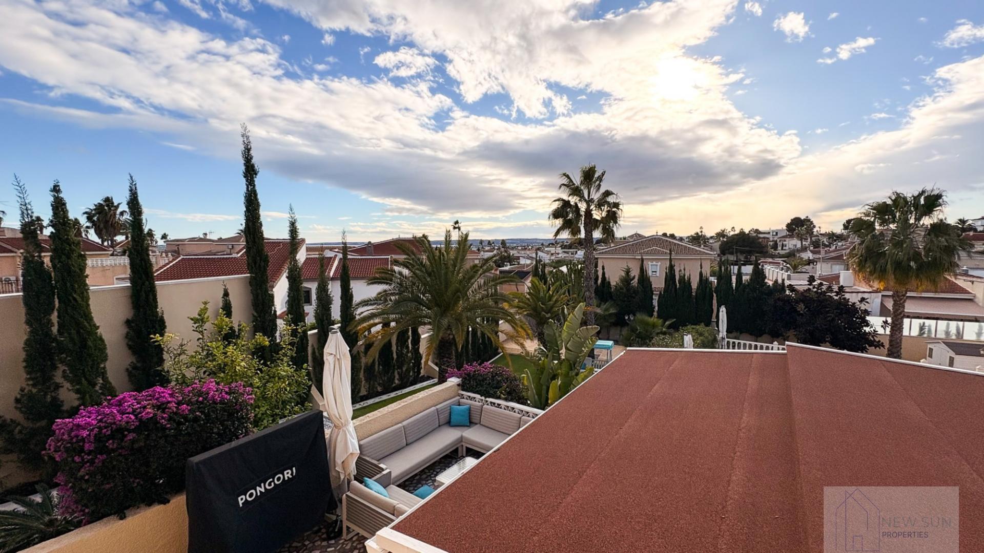 For sale of villa in Rojales