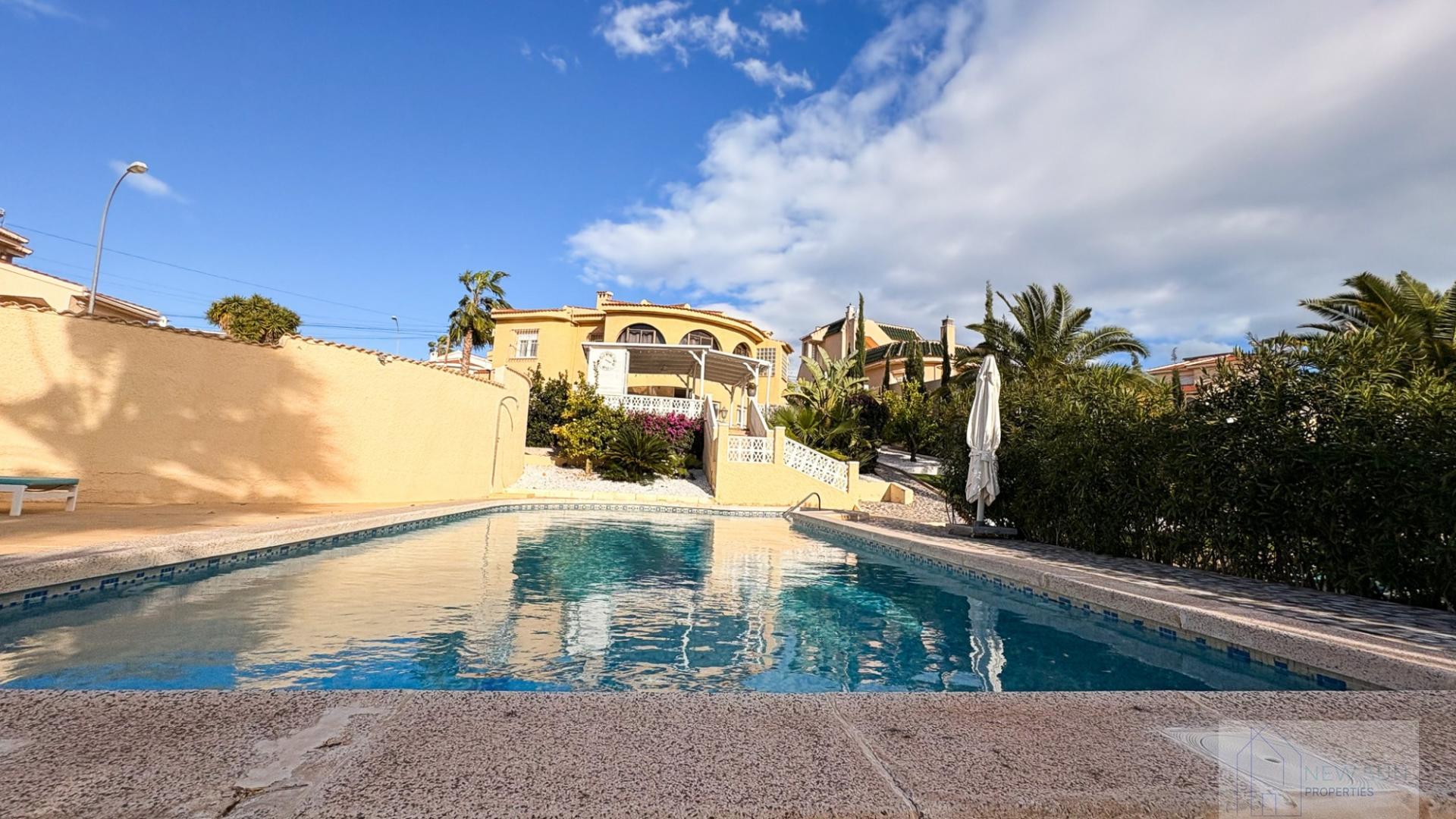 For sale of villa in Rojales