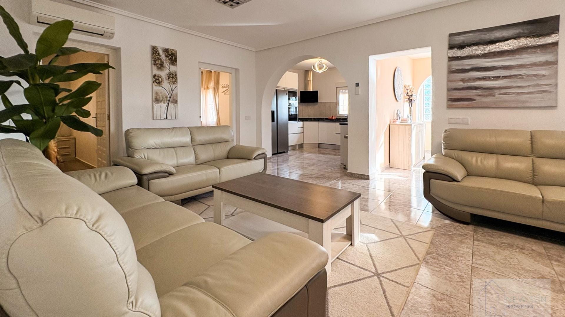 For sale of villa in Rojales