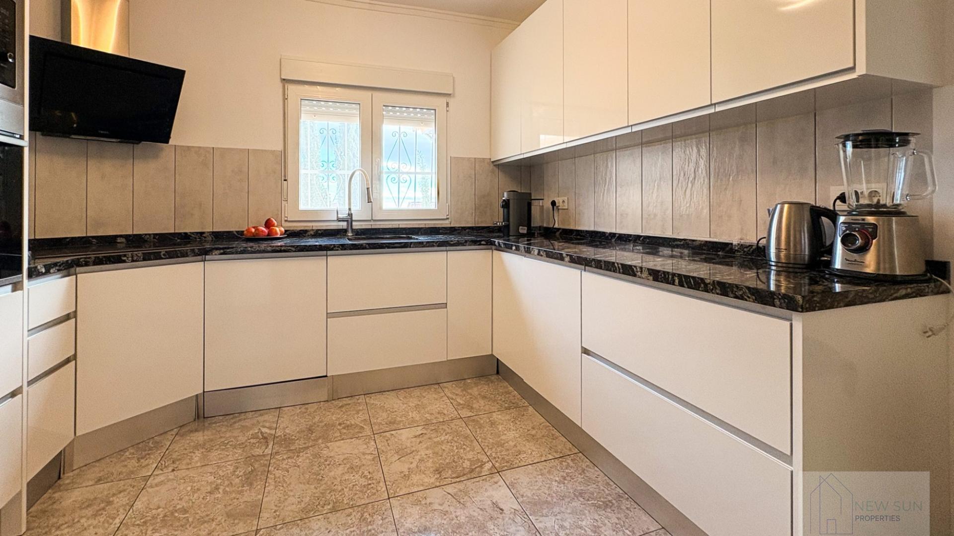 For sale of villa in Rojales