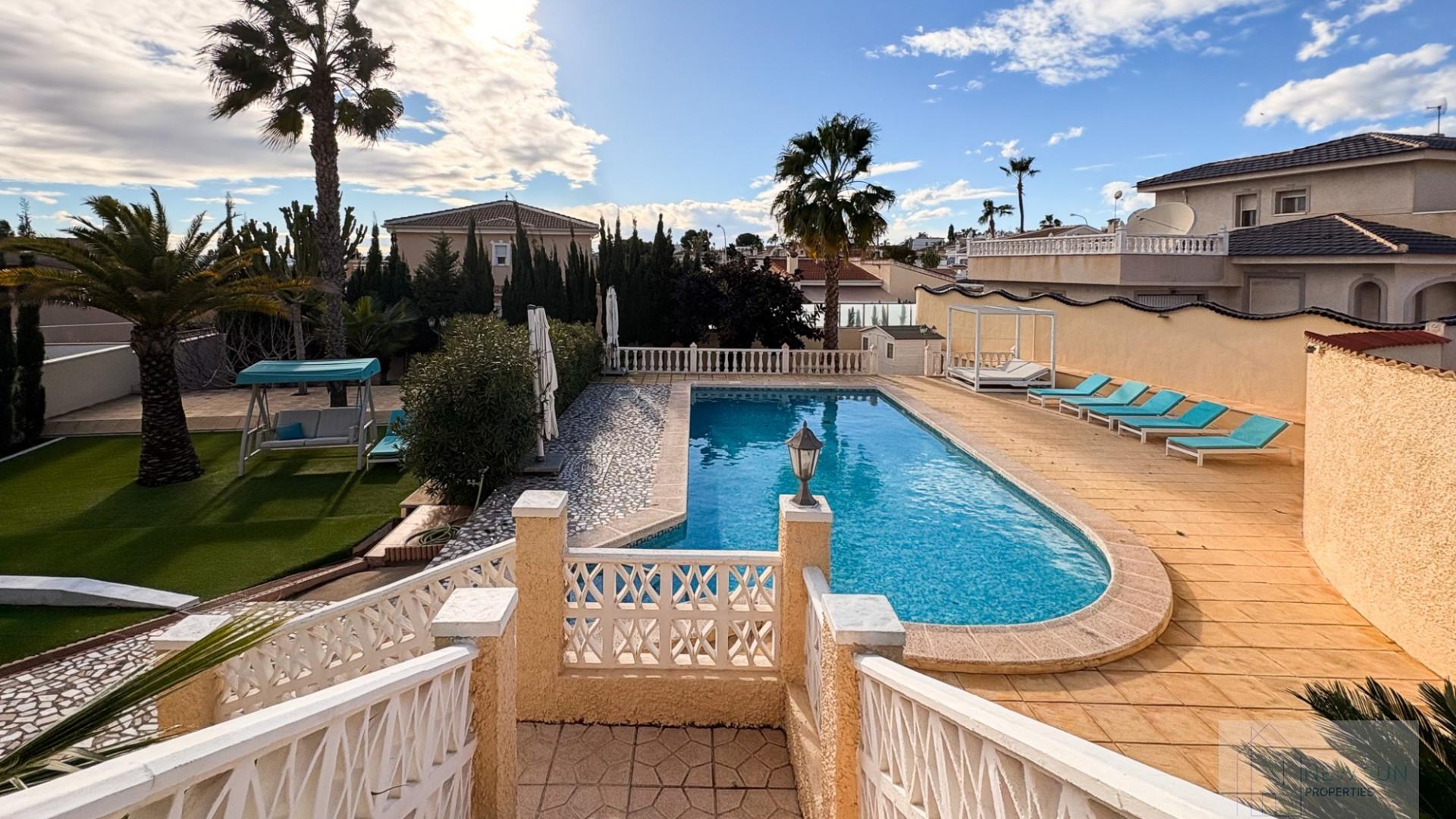 For sale of villa in Rojales