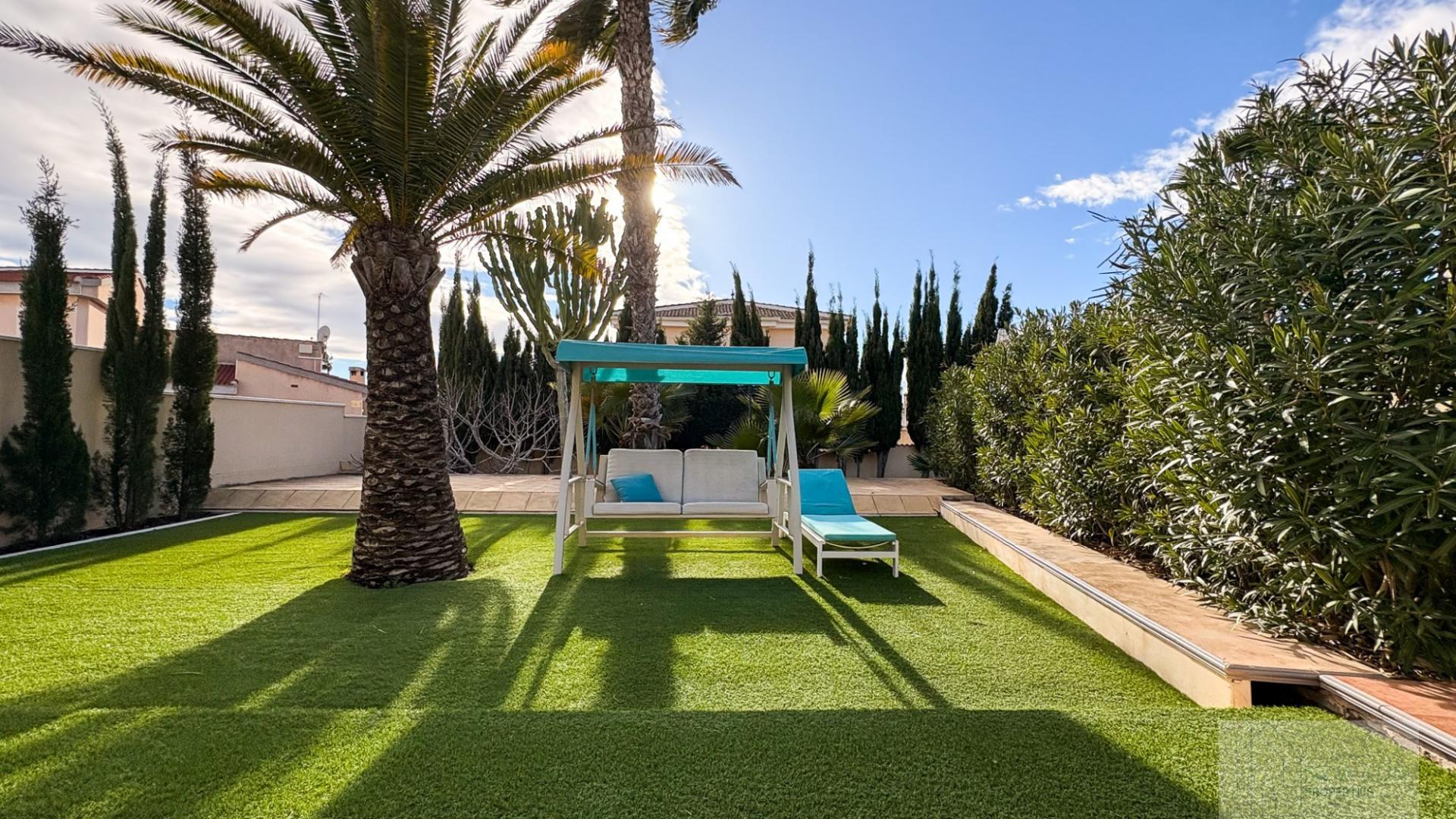 For sale of villa in Rojales