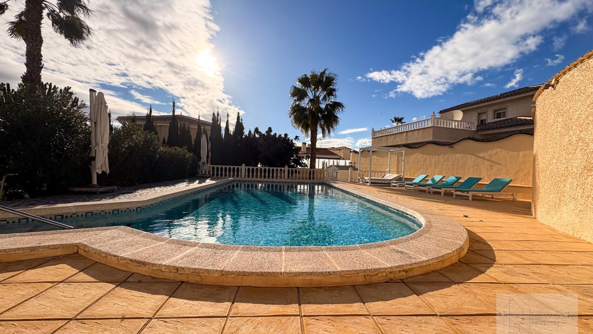 For sale of villa in Rojales