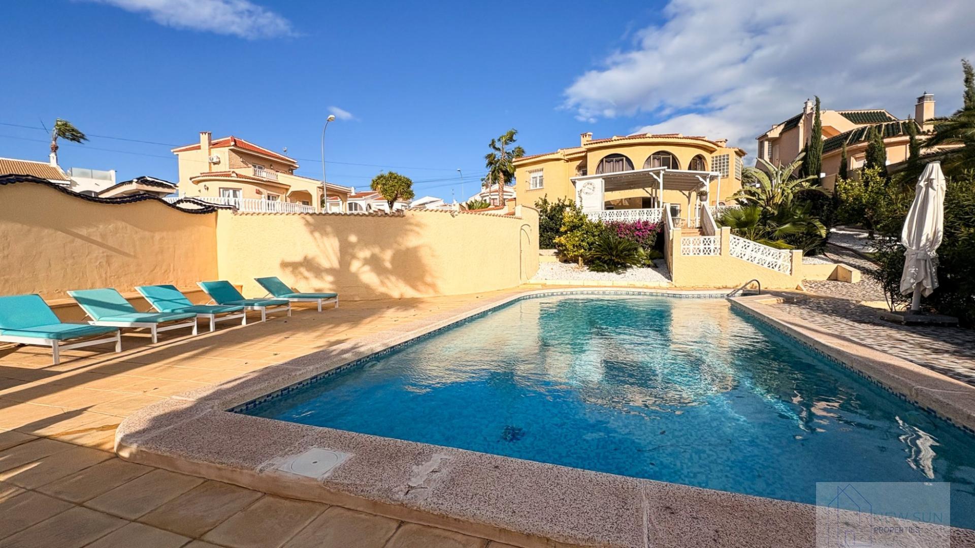 For sale of villa in Rojales