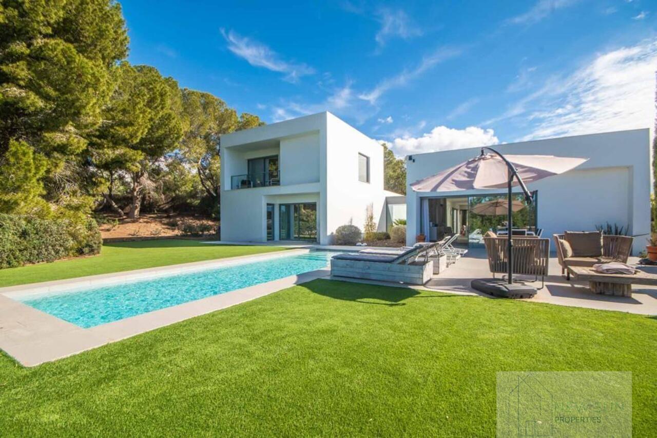 For sale of villa in Orihuela