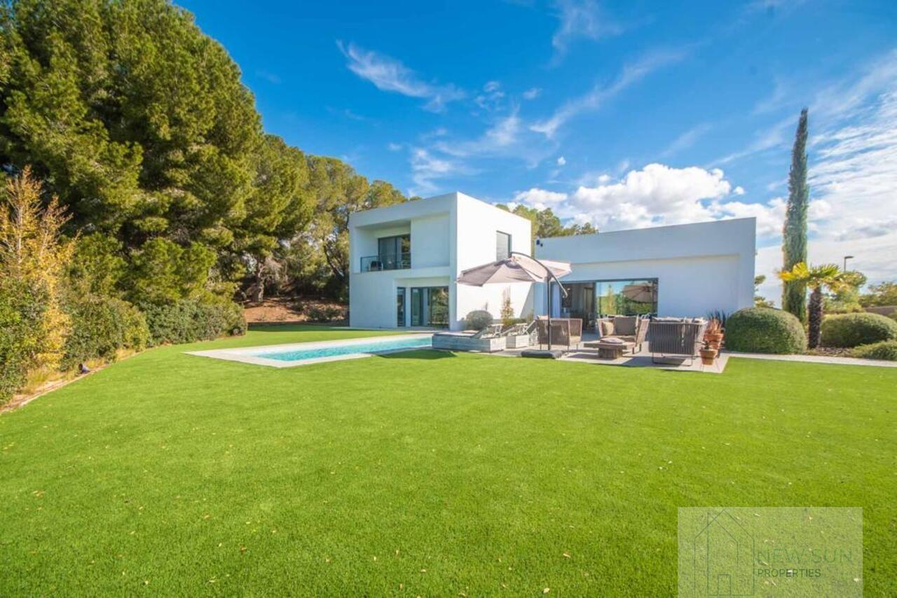 For sale of villa in Orihuela