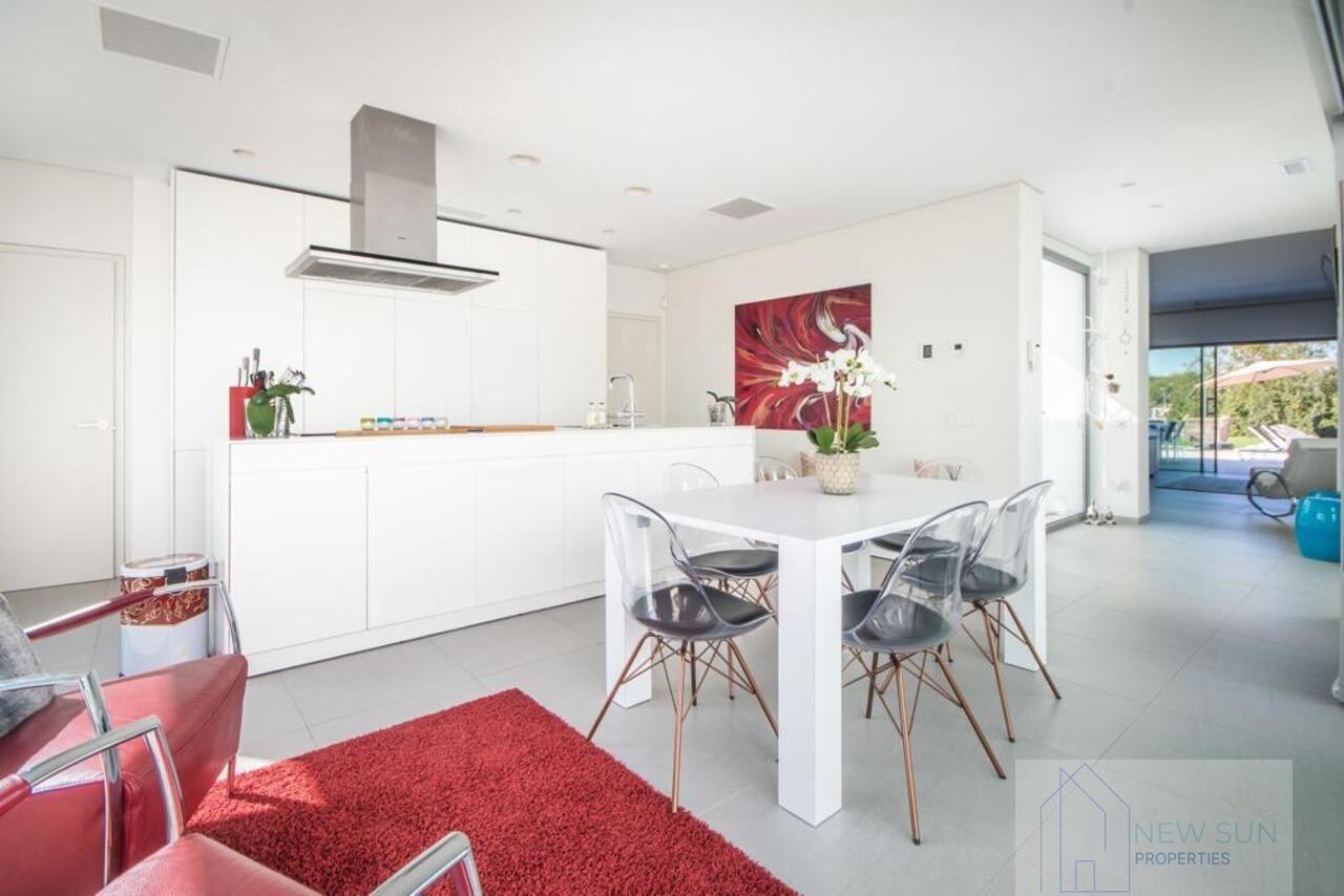 For sale of villa in Orihuela