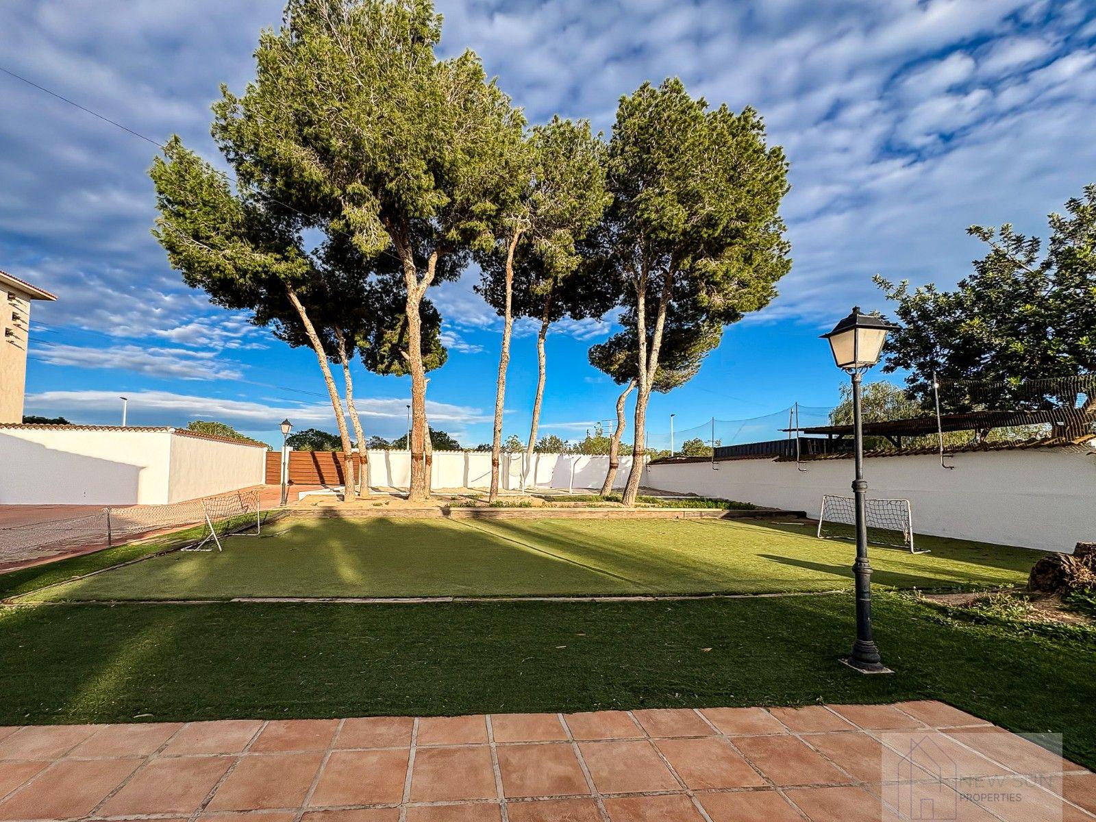 For sale of villa in Santa Pola