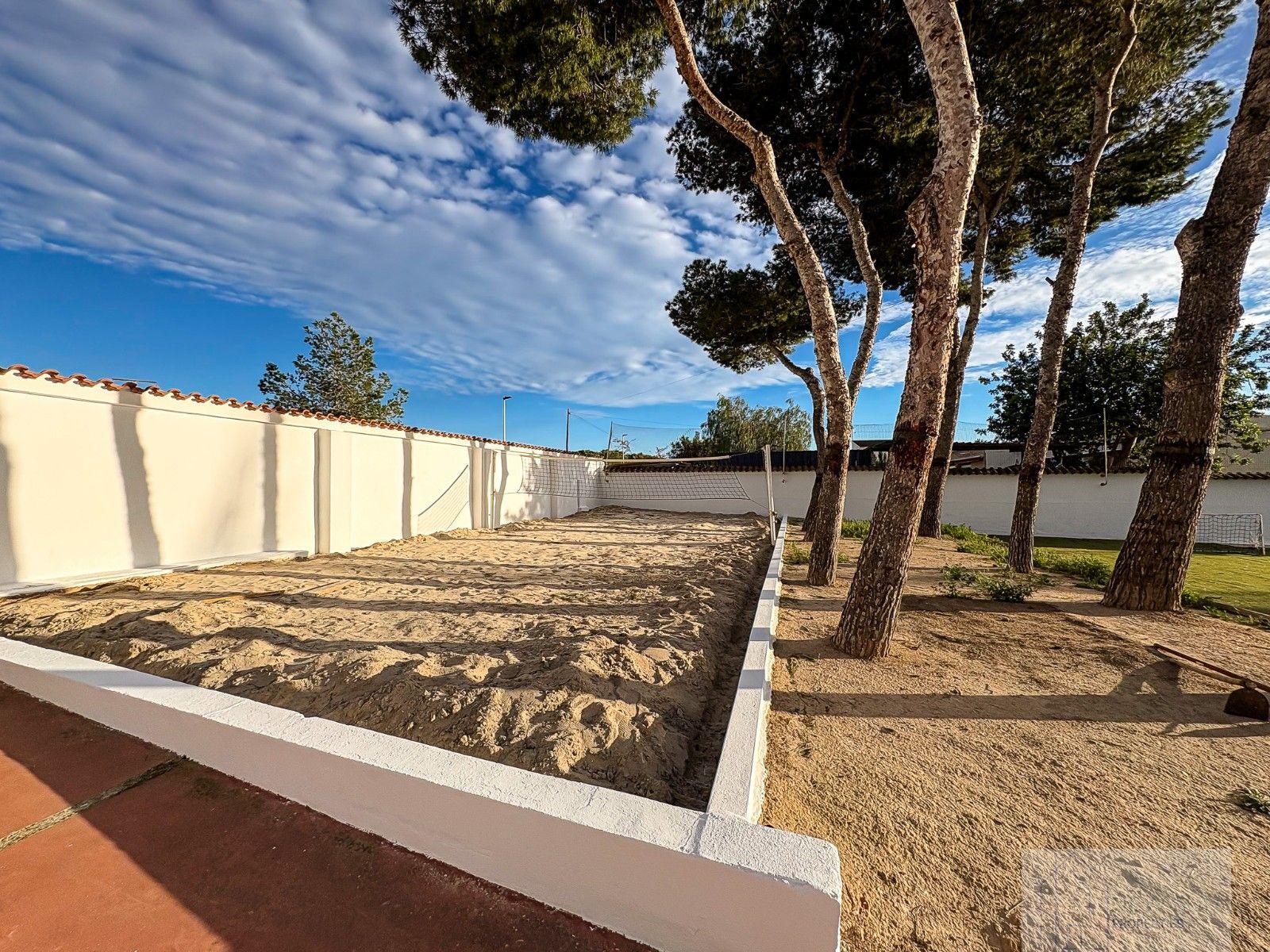For sale of villa in Santa Pola